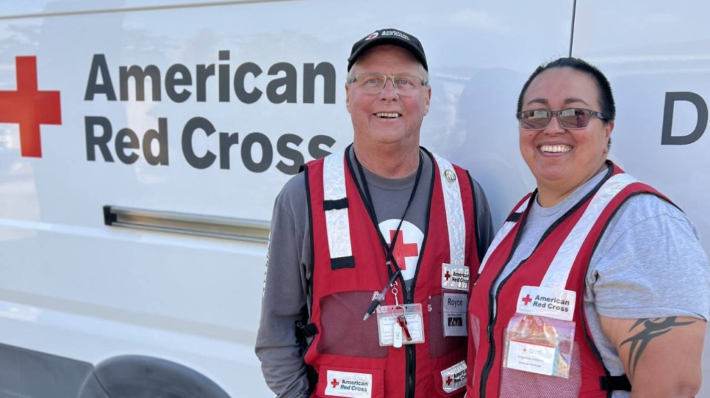 American Red Cross volunteers Royce Wolfe and Angelina Arellano are a work team supporting wildfire relief supplies distribution in Altadena. Photo: Marcia Antipa/American Red Cross